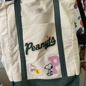 Typo Brand Peanuts Snoopy Extra Large Tote Bag NWT 14”x21”